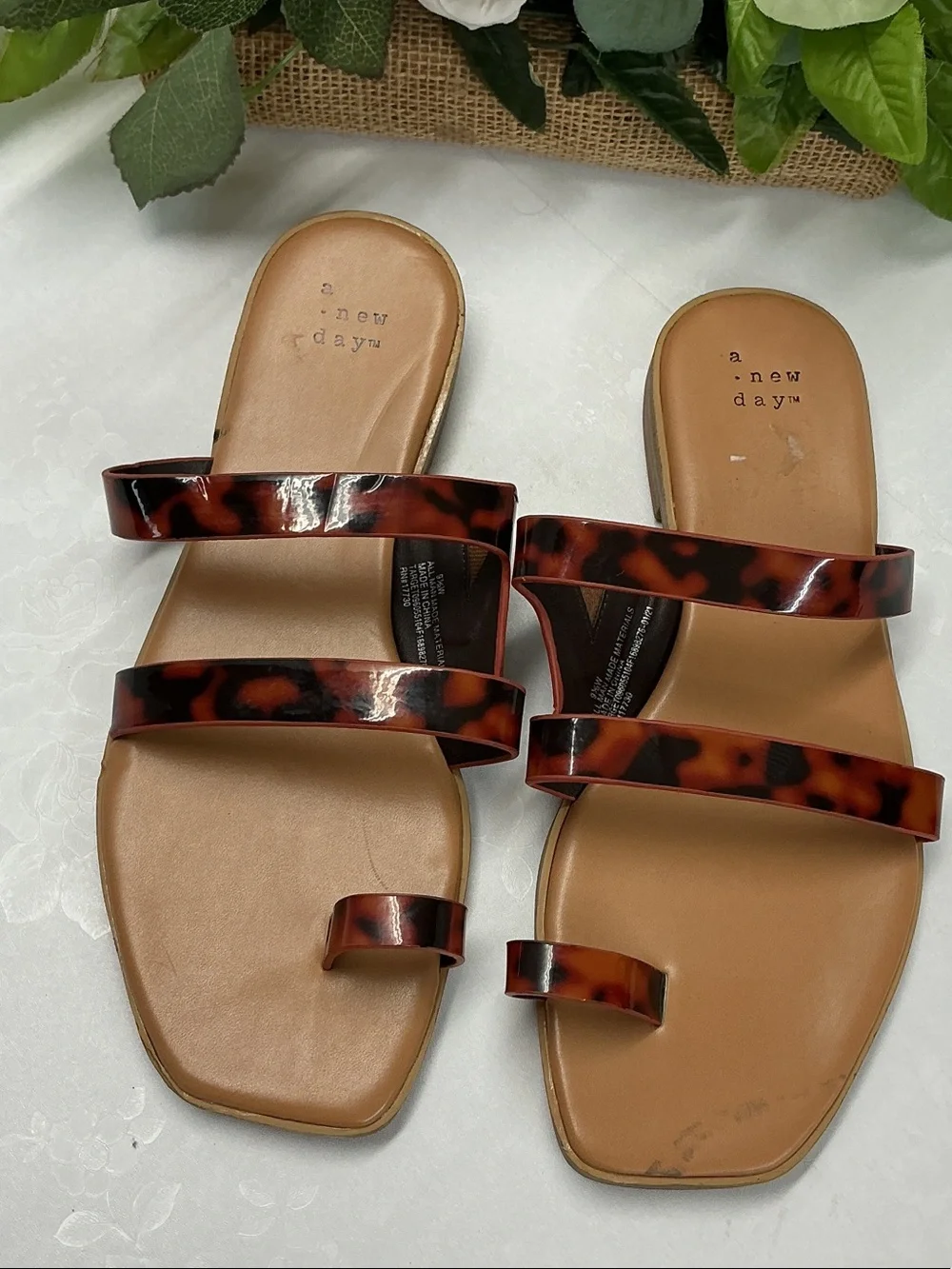 Tortoiseshell Strap Women's Flat Sandals - Brown